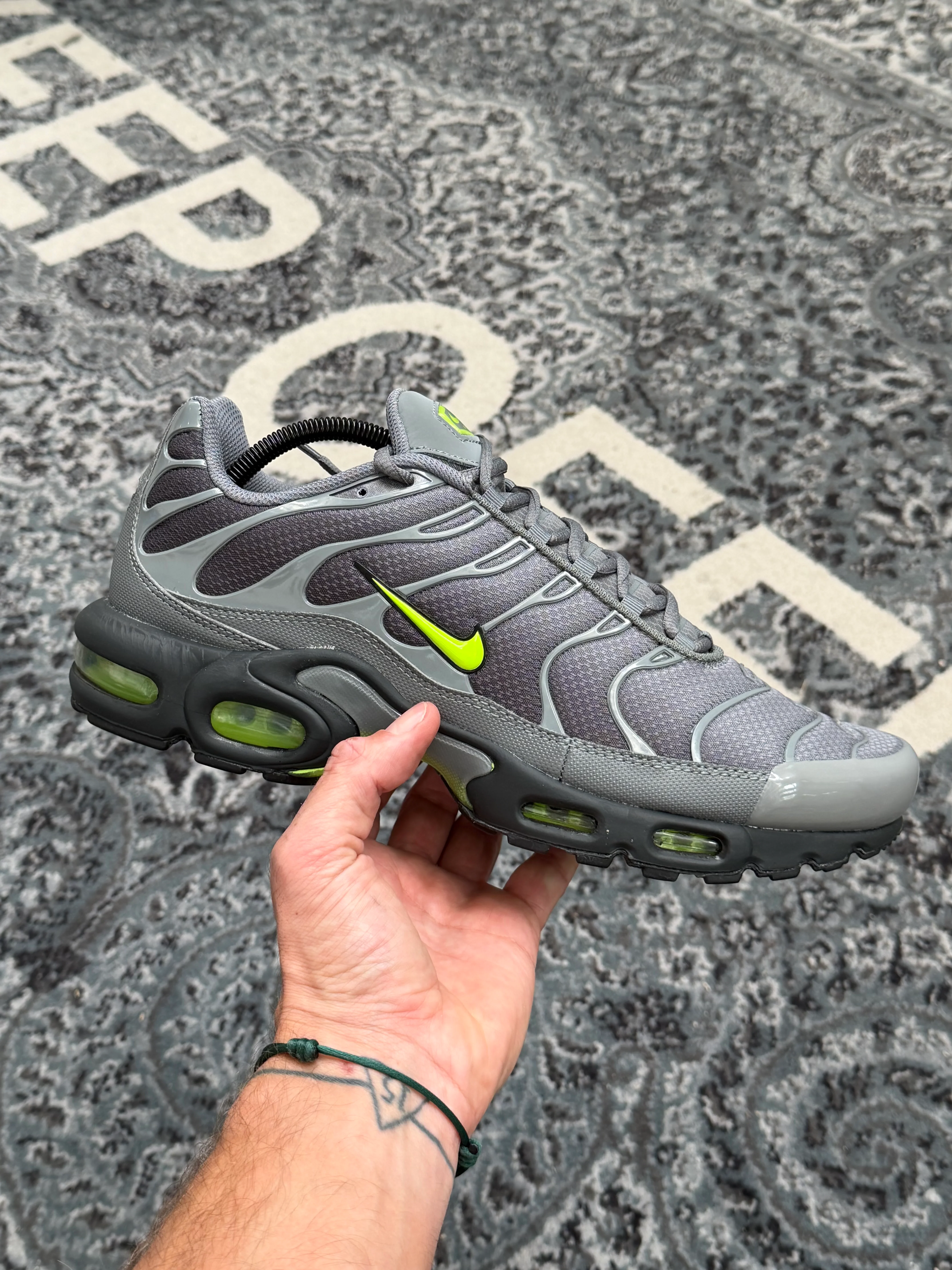 Nike Air Max Plus Tuned 1 Smoke Grey Volt - Image 2